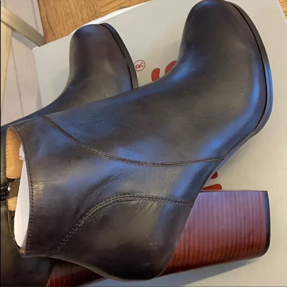 KIXTERS BROWN LEATHER BLOCK HEEL BOOTS.  N…